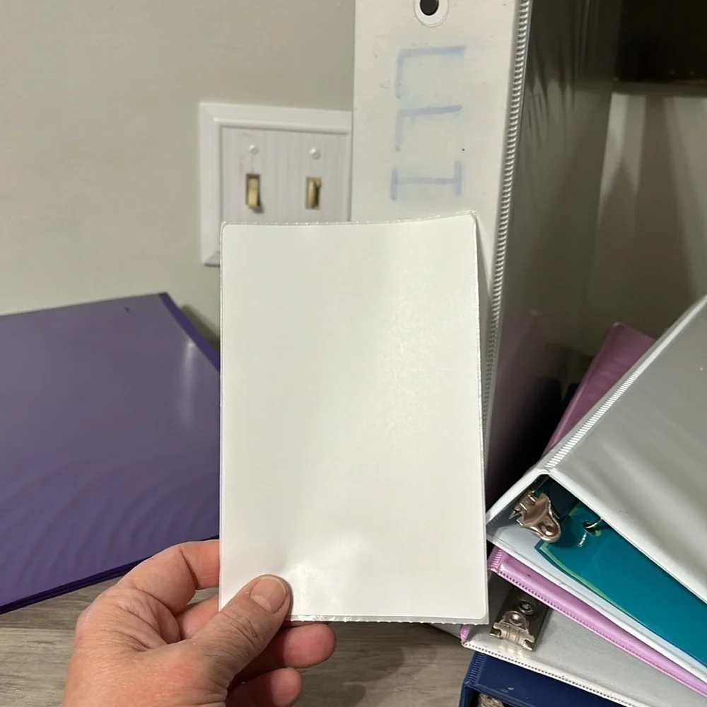 PRE OWNED 6 VARIOUS SIZES OF BINDERS WITH 70 SHEET PROTECTORS